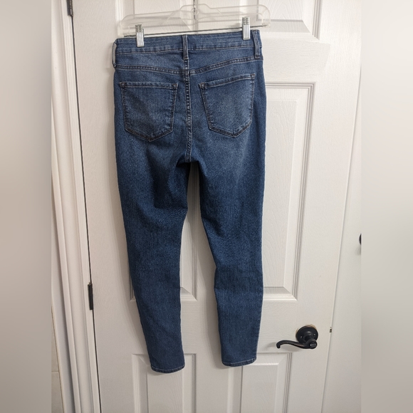 Old Navy high waisted Super Skinny Jeans (stretch) - Picture 2 of 4